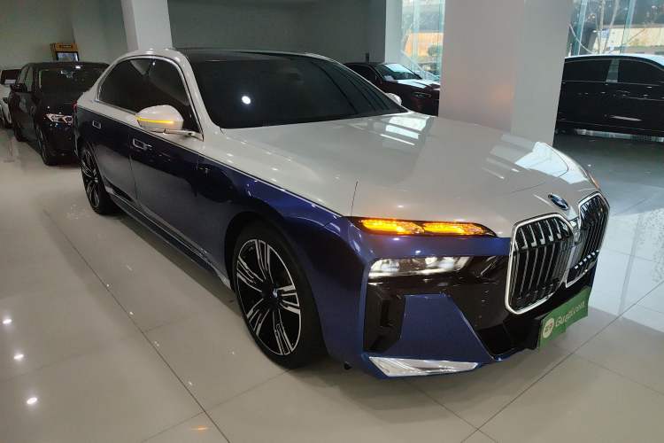 Used BMW i7 2023 eDrive50L Prestige M Sport Package Front Right 45 Deg