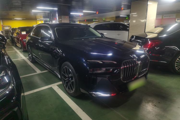 Used BMW i7 2023 eDrive50L Leading M Sport Package Front Right 45 Deg