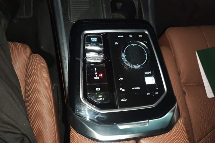 Used BMW i7 2023 eDrive50L Prestige Luxury Package Gear Lever