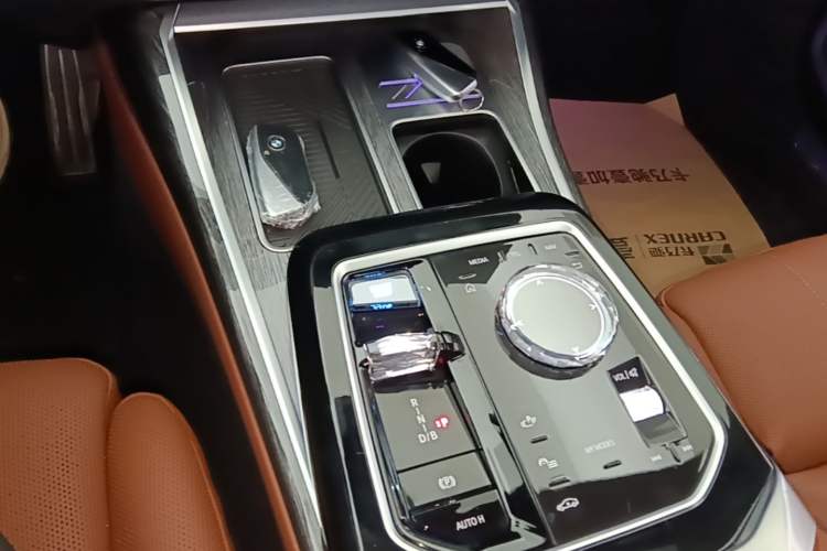 Used BMW i7 2023 eDrive50L Prestige M Sport Package Gear Lever