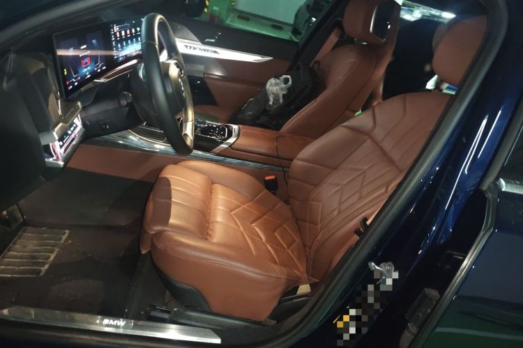 Used BMW i7 2023 eDrive50L Prestige Luxury Package Left Front Seat