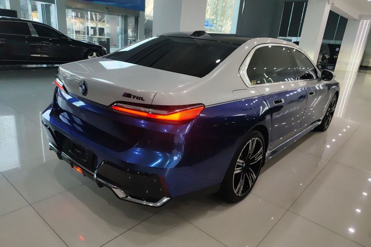 Used BMW i7 2023 eDrive50L Prestige M Sport Package Rear Right 45 Deg