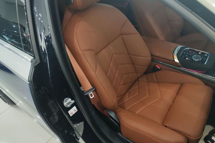 Used BMW i7 2023 eDrive50L Prestige M Sport Package Right Front Seat