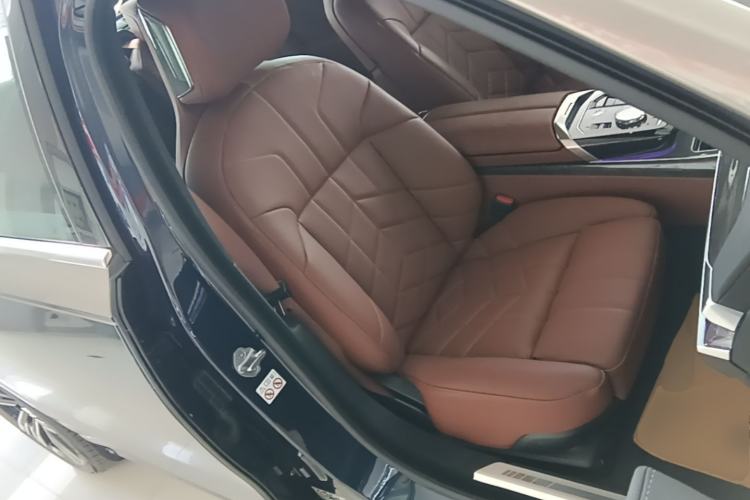 Used BMW i7 2023 eDrive50L Prestige M Sport Package Right Front Seat
