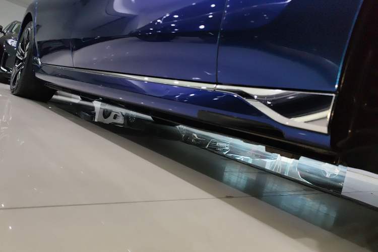 Used BMW i7 2023 eDrive50L Prestige M Sport Package Right Side Sill