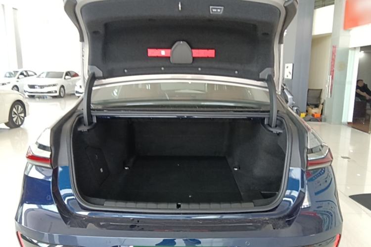 Used BMW i7 2023 eDrive50L Prestige M Sport Package Trunk