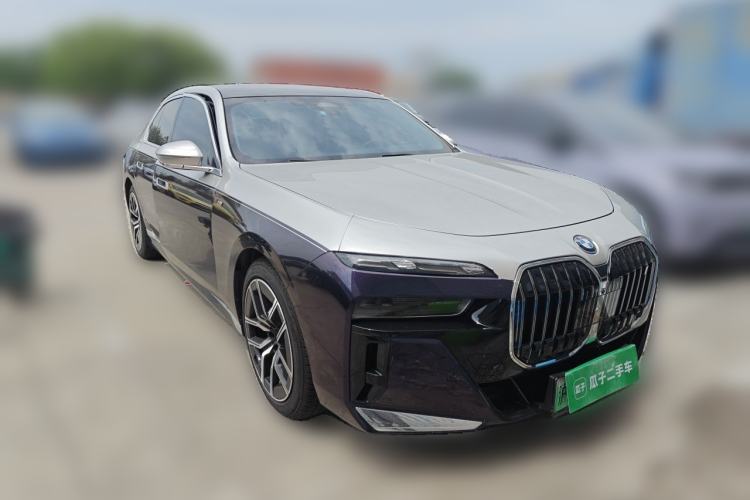 Used BMW i7 2023 eDrive50L Leading M Sport Package Front Right 45 Deg