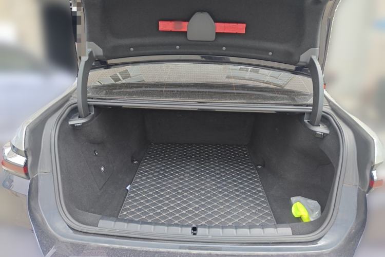 Used BMW i7 2023 eDrive50L Leading M Sport Package Trunk