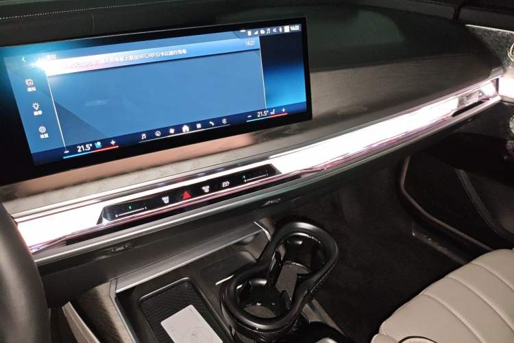 Used BMW i7 2023 xDrive60L M Sport Package Audio And AC Panel