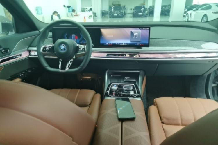 Used BMW i7 2023 eDrive50L Prestige M Sport Package Center Console