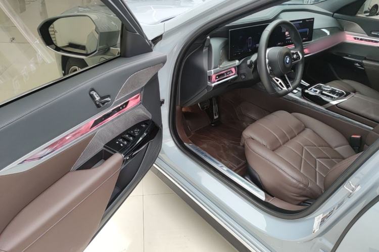 Used BMW i7 2023 eDrive50L Prestige M Sport Package Driver Seat
