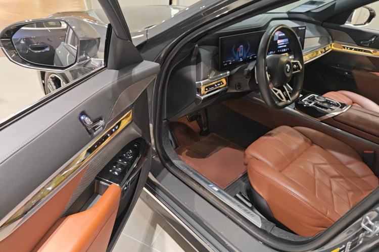 Used BMW i7 2023 eDrive50L Prestige M Sport Package Driver Seat