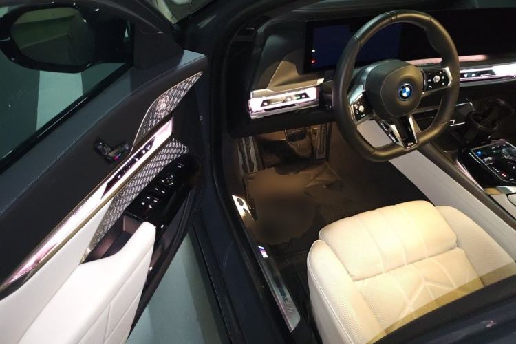 Used BMW i7 2023 xDrive60L M Sport Package Driver Seat