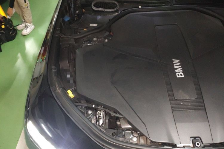 Used BMW i7 2023 xDrive60L M Sport Package Engine Bay Right