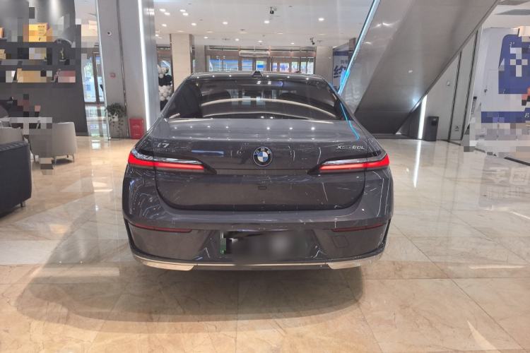 Used BMW i7 2023 xDrive60L Luxury Package Exterior 4