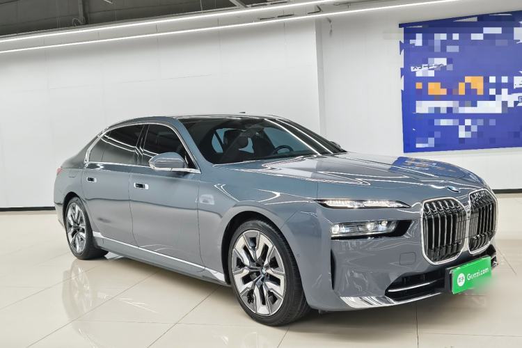 Used BMW i7 2023 eDrive50L Prestige Luxury Package Front Right 45 Deg