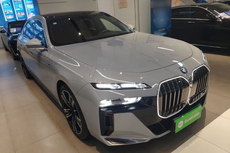 Used BMW i7 2023 eDrive50L Prestige M Sport Package Front Right 45 Deg