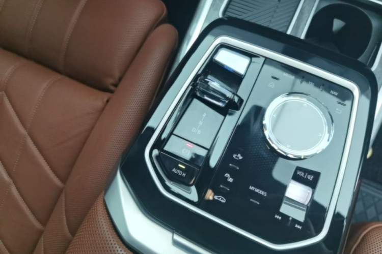 Used BMW i7 2023 eDrive50L Prestige M Sport Package Gear Lever