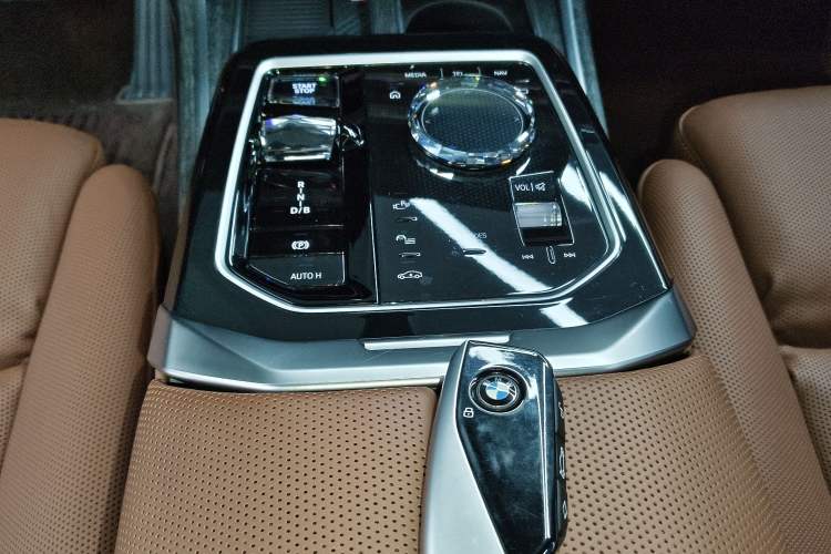 Used BMW i7 2023 eDrive50L Prestige Luxury Package Gear Lever