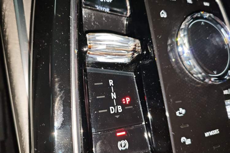 Used BMW i7 2023 xDrive60L M Sport Package Gear Lever