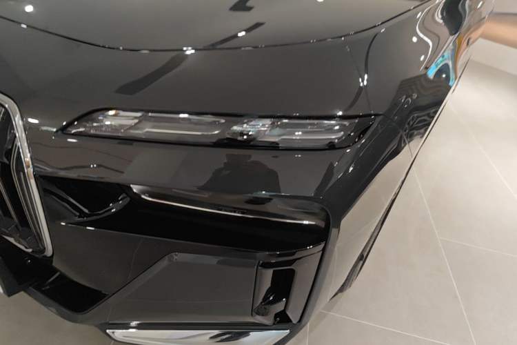 Used BMW i7 2023 eDrive50L Prestige M Sport Package Left Front Headlight