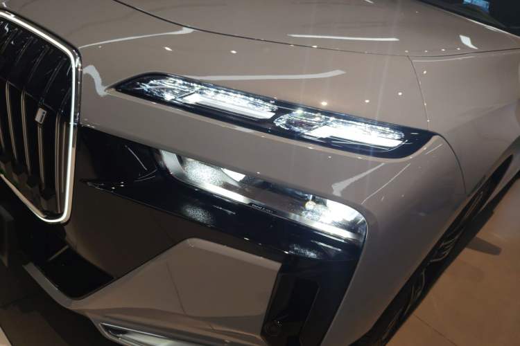 Used BMW i7 2023 eDrive50L Prestige M Sport Package Left Front Headlight