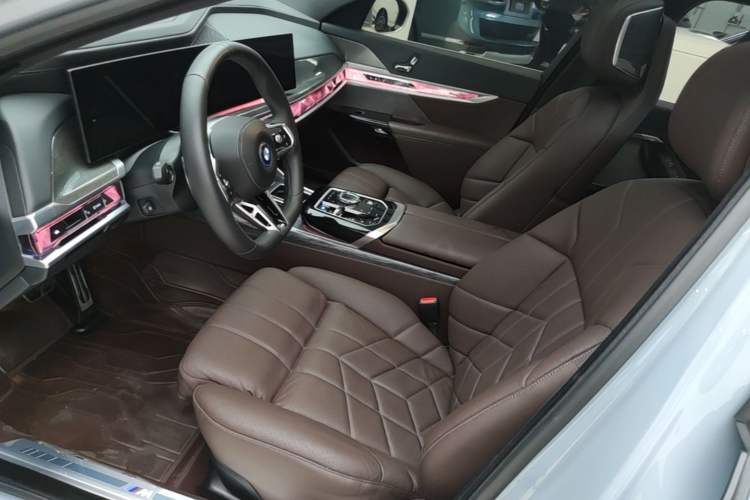 Used BMW i7 2023 eDrive50L Prestige M Sport Package Left Front Seat