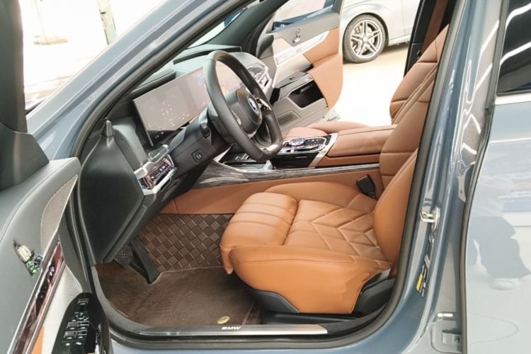 Used BMW i7 2023 eDrive50L Prestige Luxury Package Left Front Seat