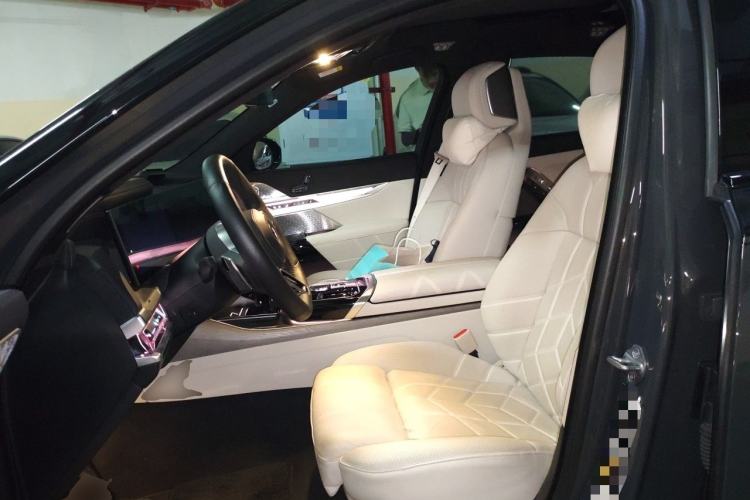 Used BMW i7 2023 xDrive60L M Sport Package Left Front Seat