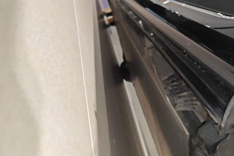 Used BMW i7 2023 eDrive50L Prestige M Sport Package Left Side Sill
