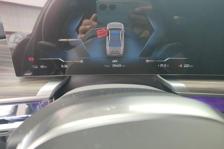 Used BMW i7 2023 eDrive50L Prestige M Sport Package Odometer Close Up