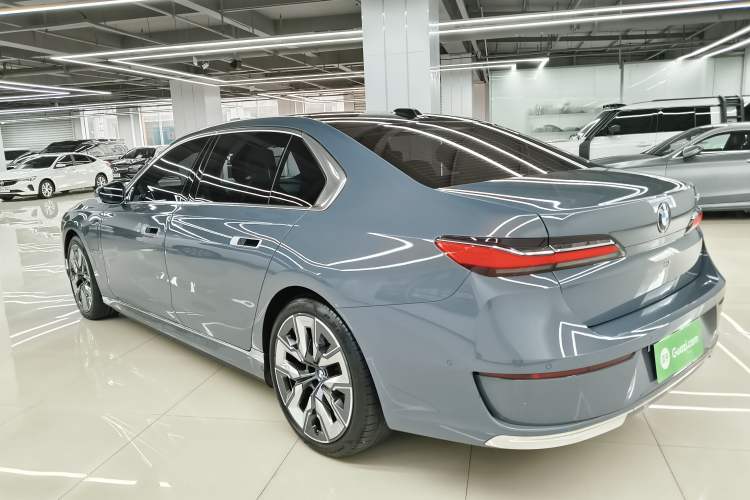 Used BMW i7 2023 eDrive50L Prestige Luxury Package Rear Left 45 Deg