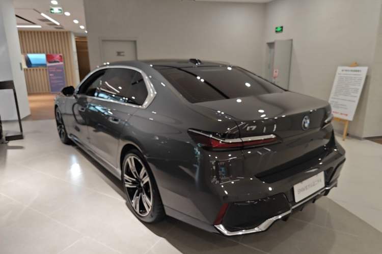 Used BMW i7 2023 eDrive50L Prestige M Sport Package Rear Left 45 Deg