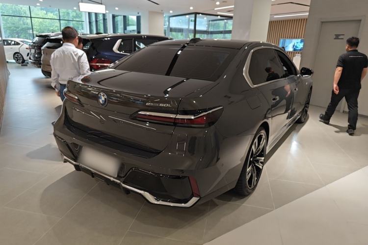 Used BMW i7 2023 eDrive50L Prestige M Sport Package Rear Right 45 Deg