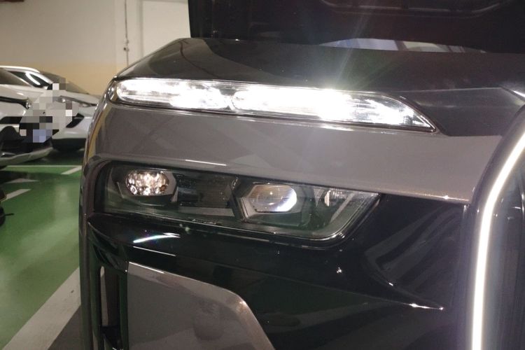 Used BMW i7 2023 xDrive60L M Sport Package Right Front Headlight