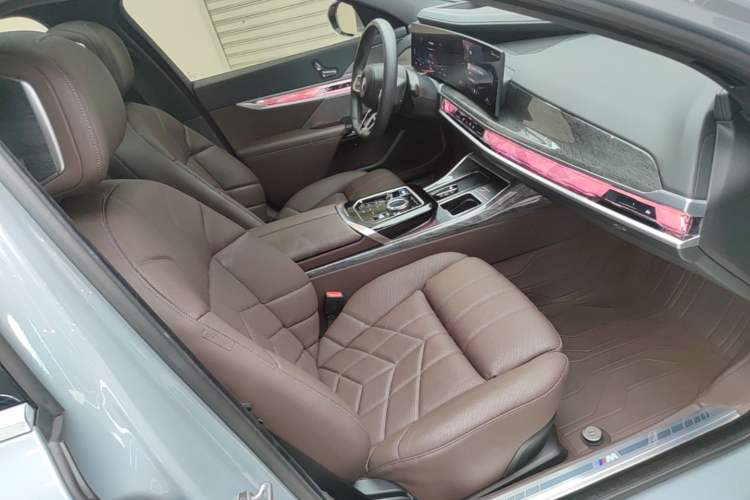 Used BMW i7 2023 eDrive50L Prestige M Sport Package Right Front Seat