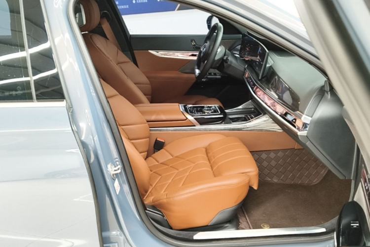 Used BMW i7 2023 eDrive50L Prestige Luxury Package Right Front Seat