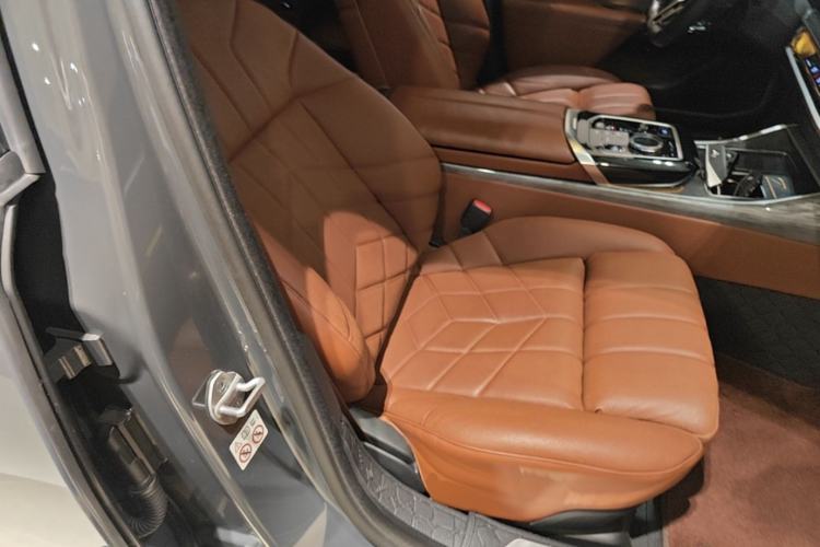 Used BMW i7 2023 eDrive50L Prestige M Sport Package Right Front Seat