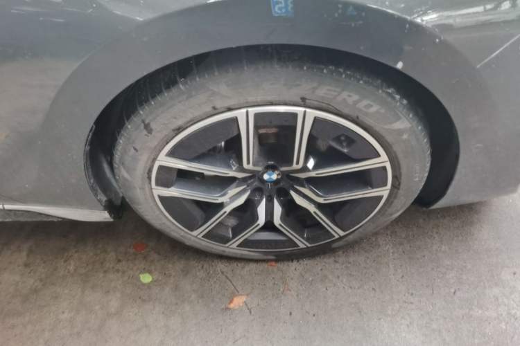 Used BMW i7 2023 eDrive50L Leading M Sport Package Right Front Wheel Hub