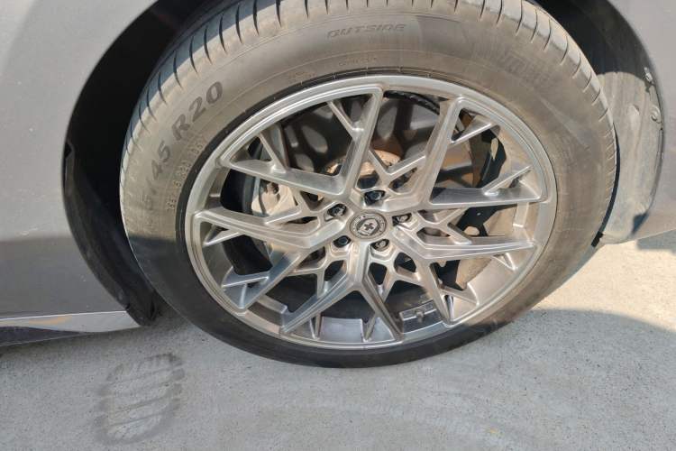 Used BMW i7 2023 eDrive50L Leading M Sport Package Right Front Wheel Hub