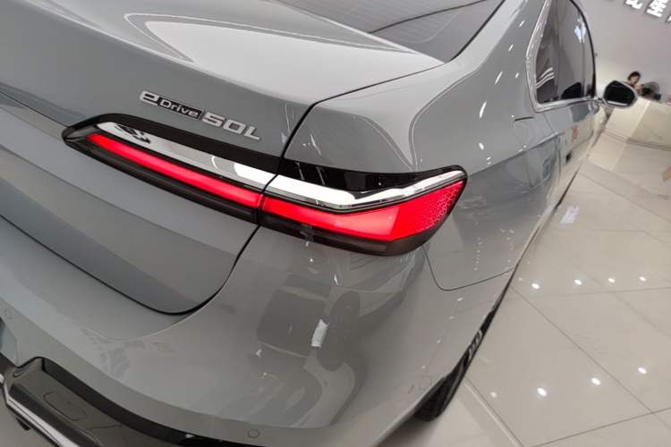 Used BMW i7 2023 eDrive50L Prestige M Sport Package Right Rear Taillight