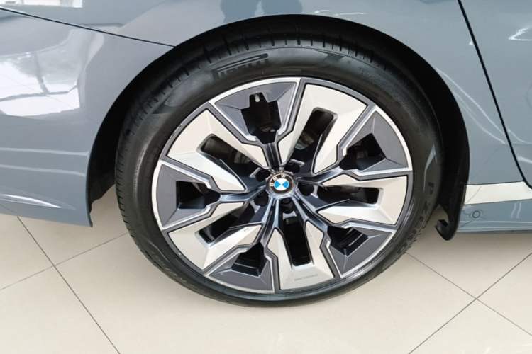 Used BMW i7 2023 eDrive50L Prestige Luxury Package Right Rear Wheel Hub