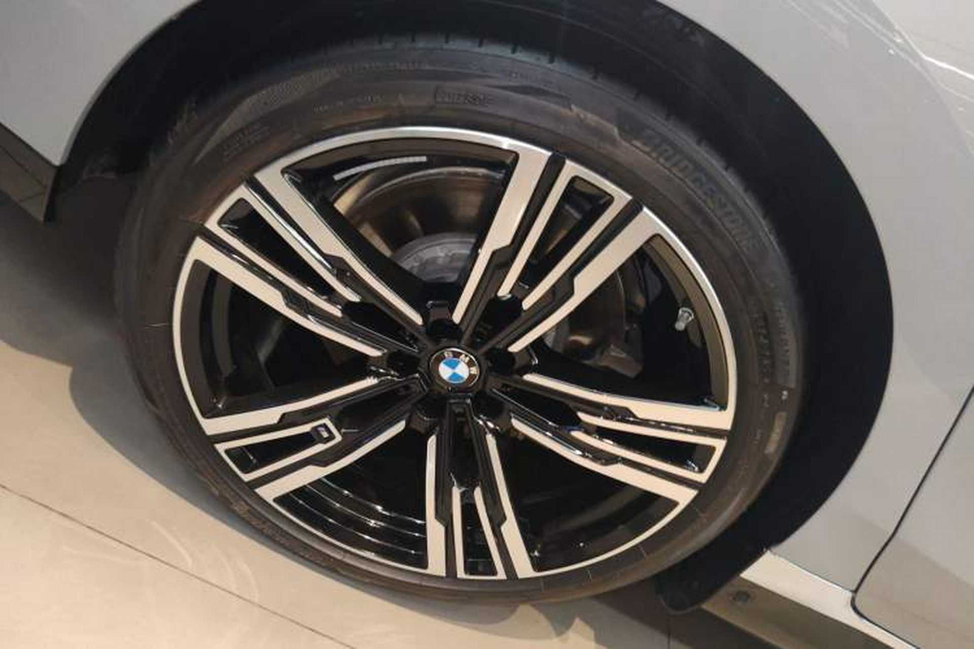 Used BMW i7 2023 eDrive50L Prestige M Sport Package Right Rear Wheel Hub