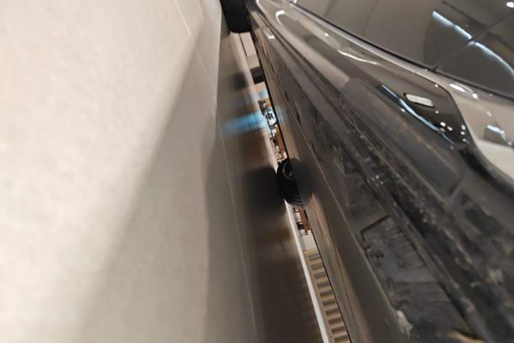 Used BMW i7 2023 eDrive50L Prestige M Sport Package Right Side Sill