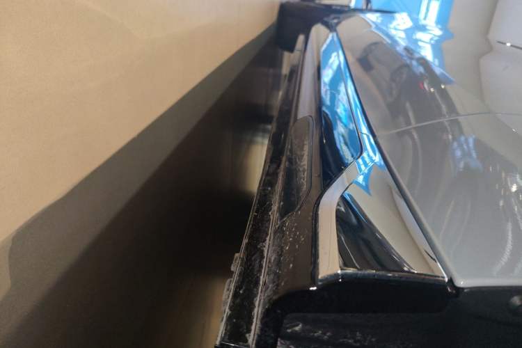 Used BMW i7 2023 eDrive50L Prestige M Sport Package Right Side Sill