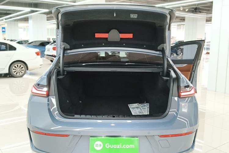 Used BMW i7 2023 eDrive50L Prestige Luxury Package Trunk