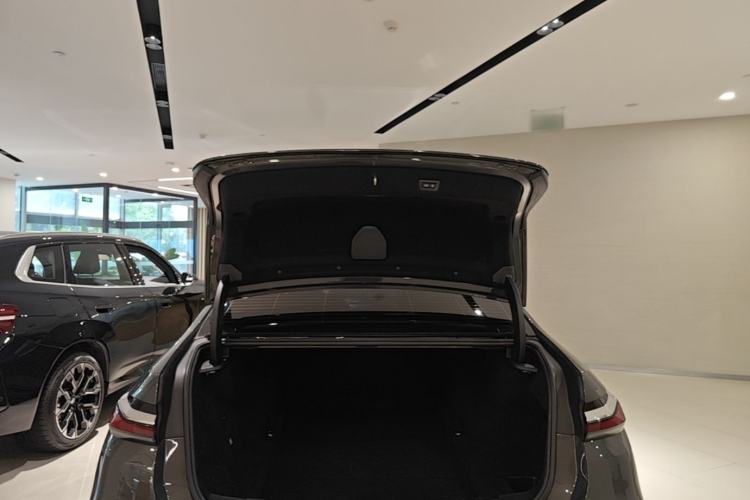 Used BMW i7 2023 eDrive50L Prestige M Sport Package Trunk