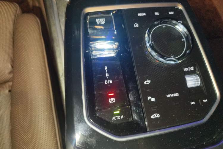 Used BMW i7 2023 eDrive50L Prestige Luxury Package Gear Lever