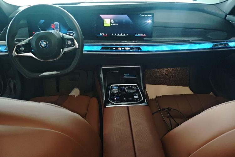 Used BMW i7 2023 eDrive50L Premium Luxury Package Center Console