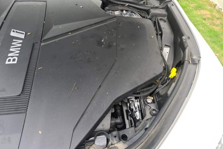 Used BMW i7 2023 xDrive60L Luxury Package Engine Bay Left